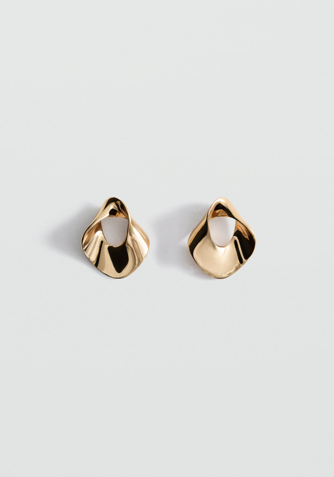 Earrings With Relief Design - Gold