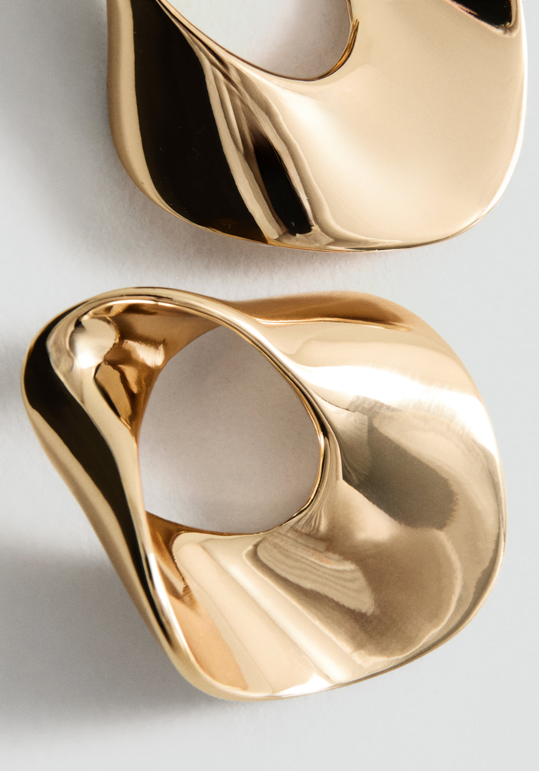 Earrings With Relief Design - Gold