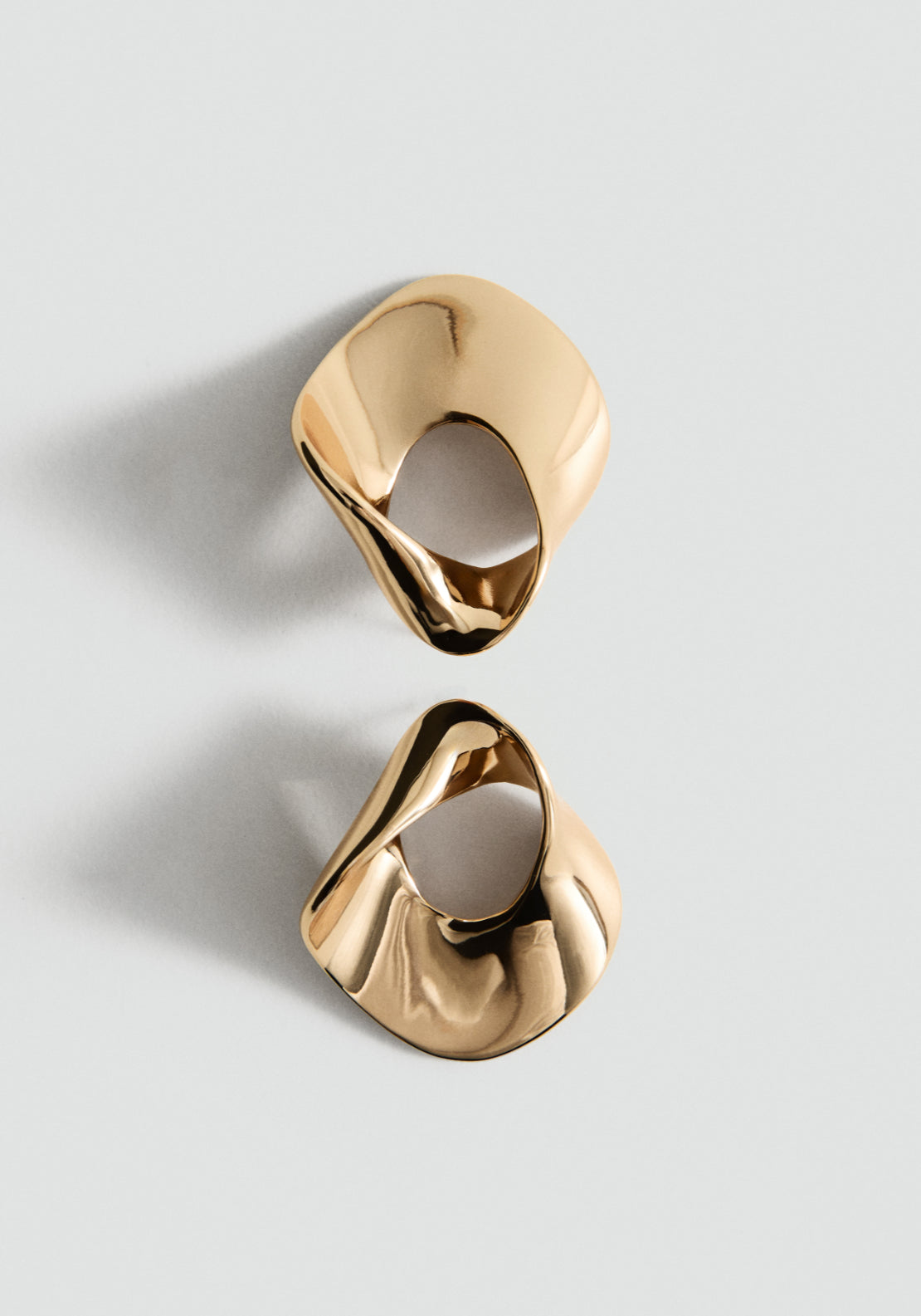 Earrings With Relief Design - Gold