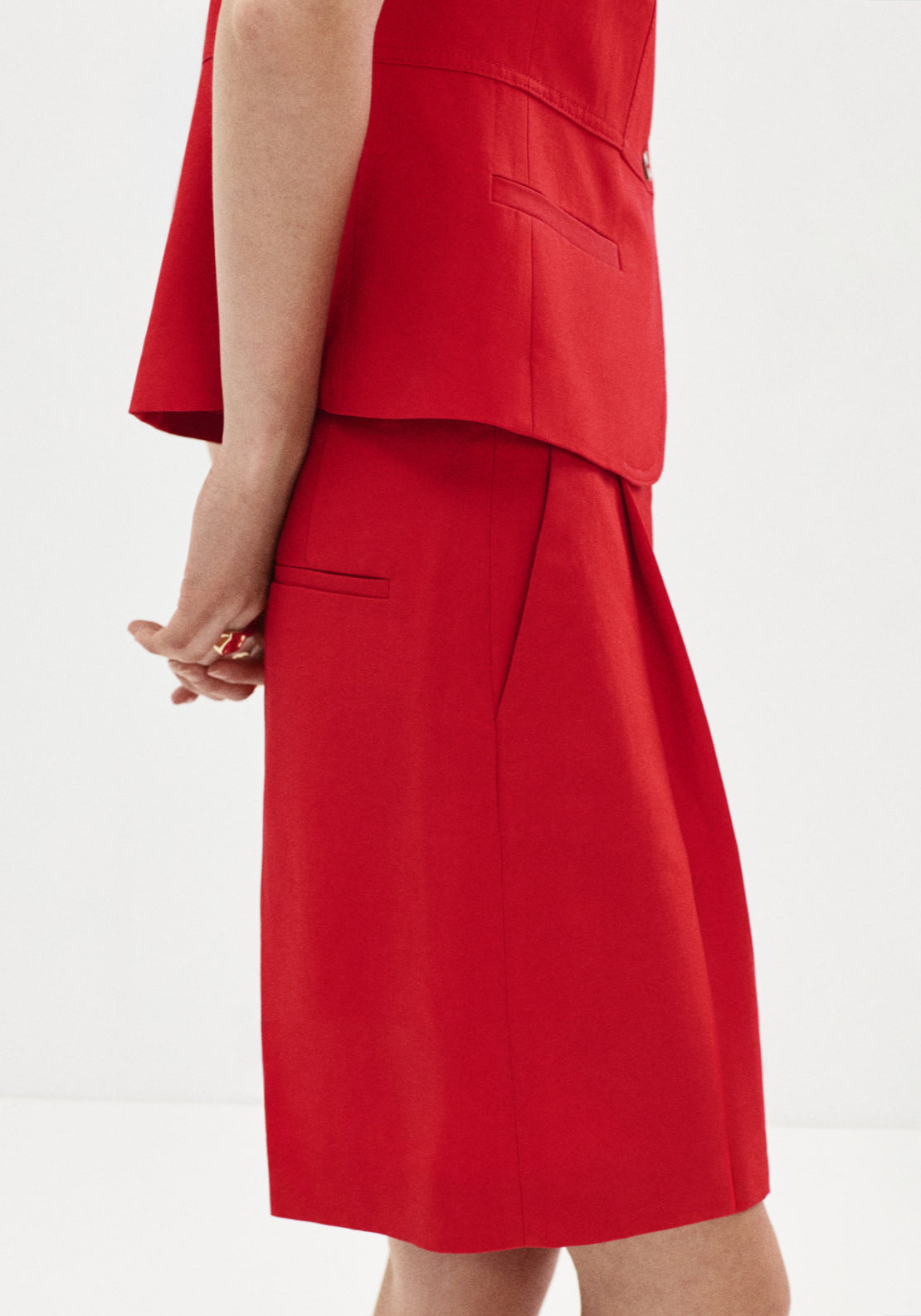 Straight Mid Rise Bermuda Shorts - Red
