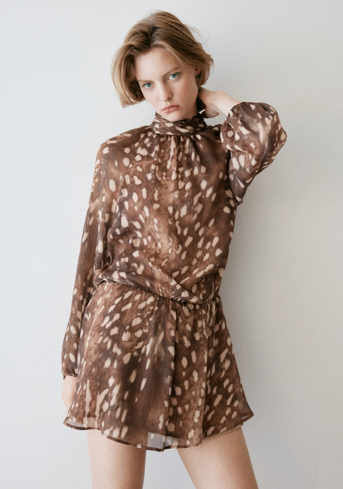 Printed Dress With A Perkins Collar - Brown