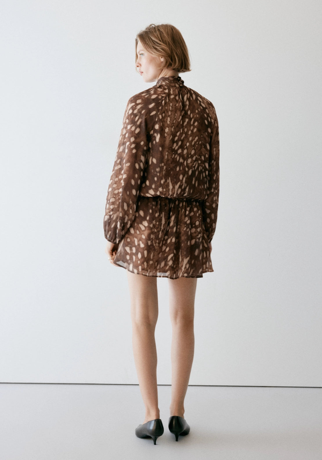 Printed Dress With A Perkins Collar - Brown