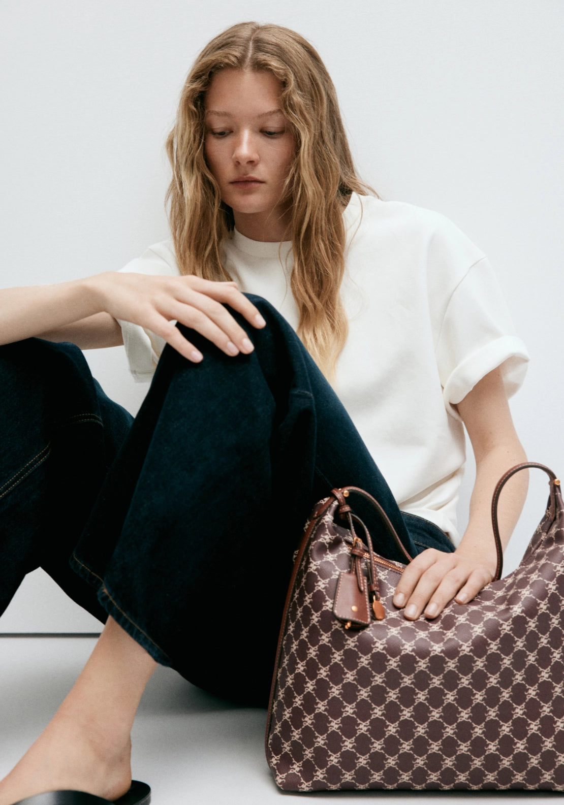 Medium Shoulder Bag With Logo Print - Burgundy