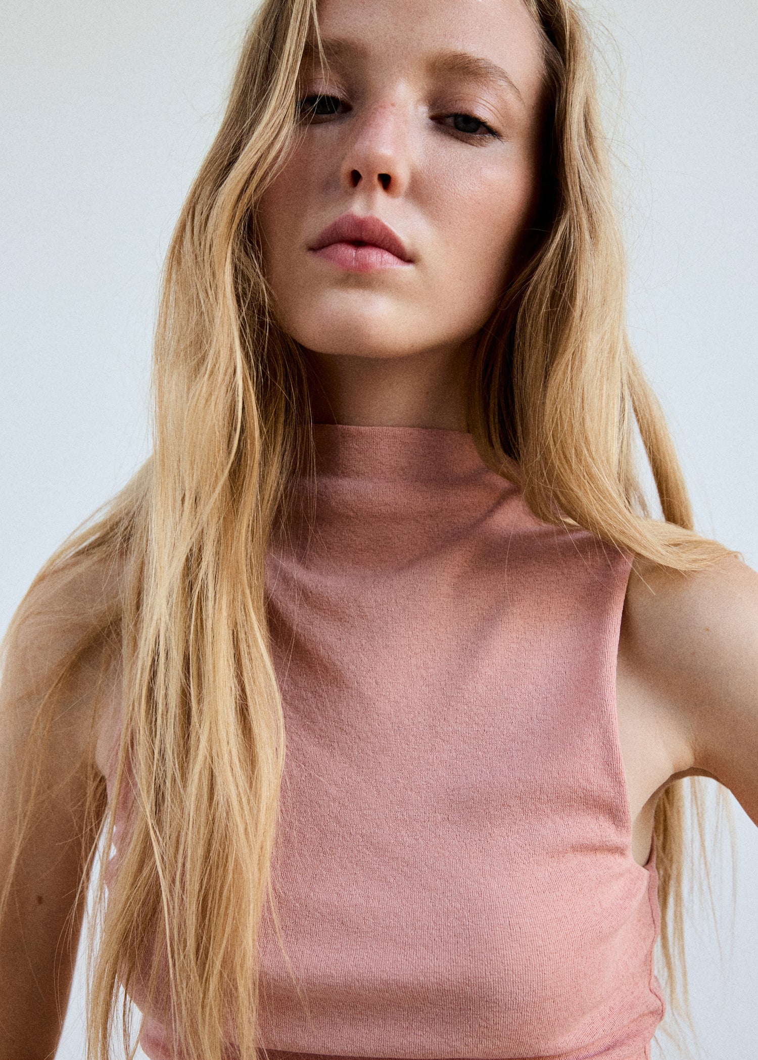 Fitted Fine Knit Sleeveless Top - Pink