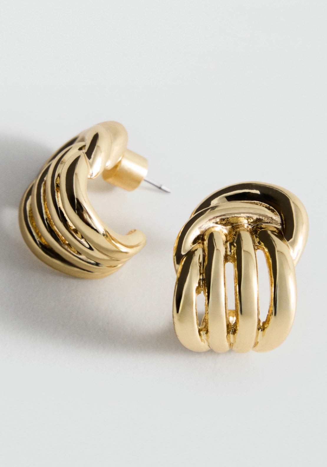 Elegant Relief Earrings - Gold