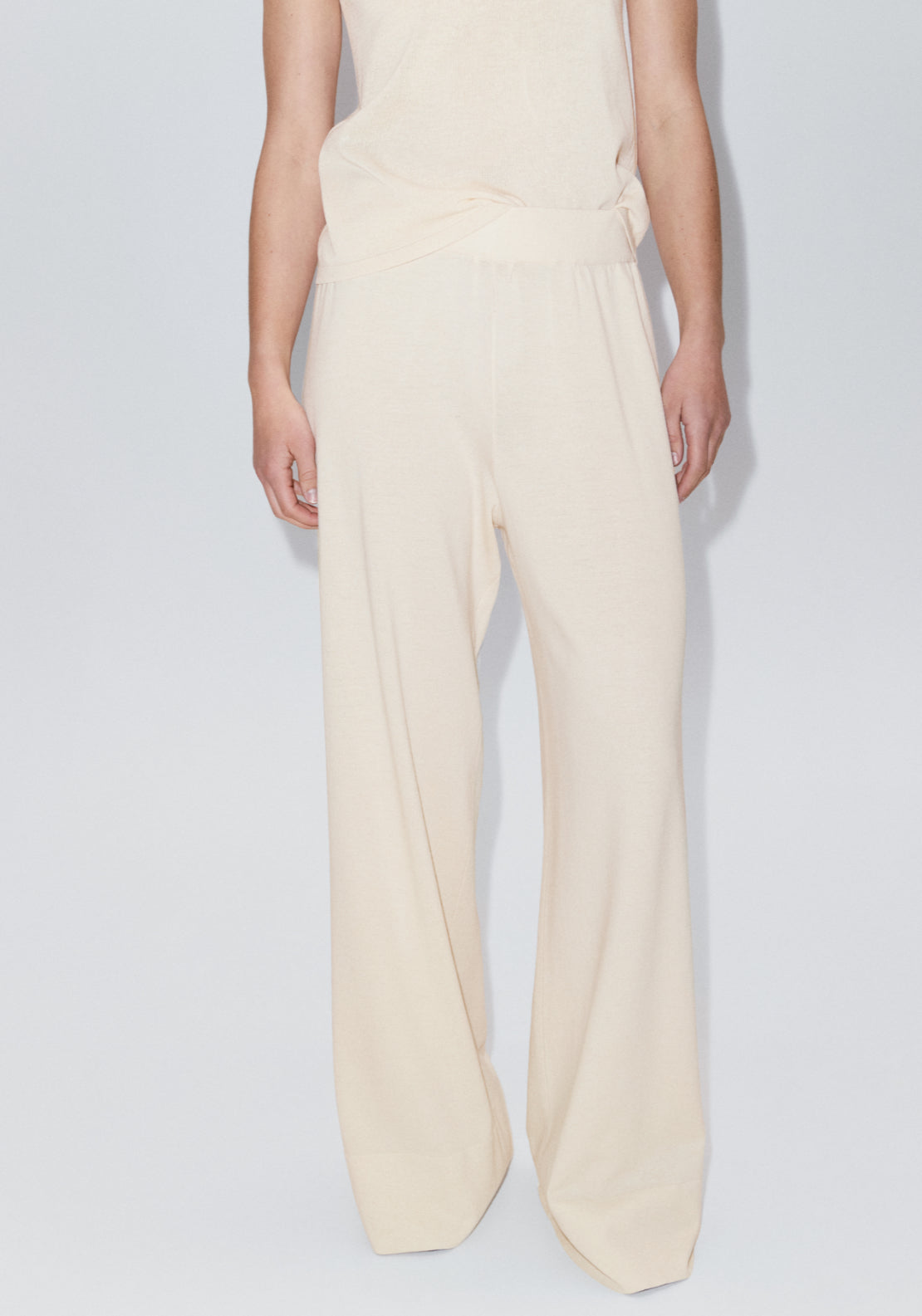 Straight Fit Trousers With Elastic Waist - Cream