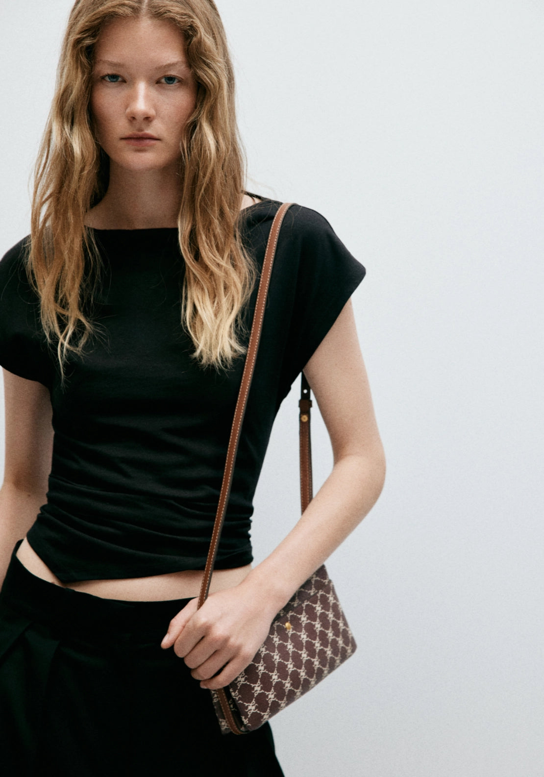 Shoulder Bag With Printed Logo - Burgundy