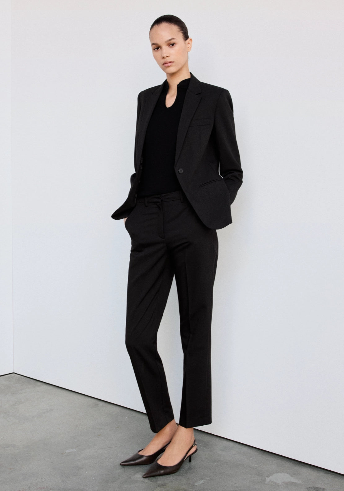 Fitted Notch Suit Blazer - Black