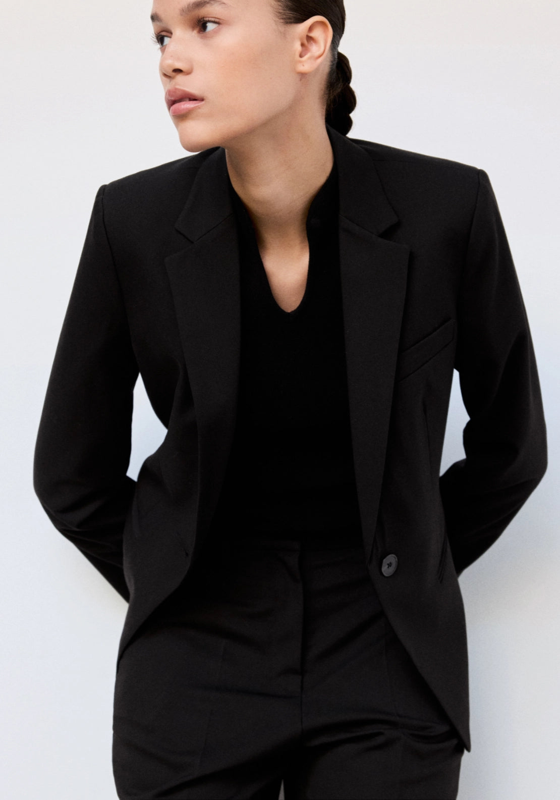 Fitted Notch Suit Blazer - Black