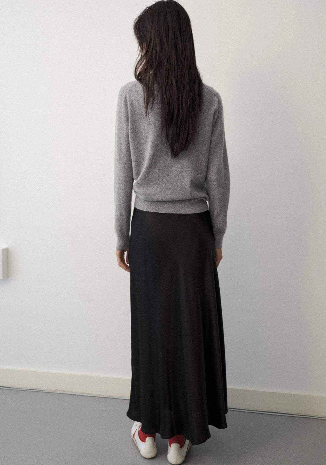 100% Cashmere Round Neck Sweater - Grey