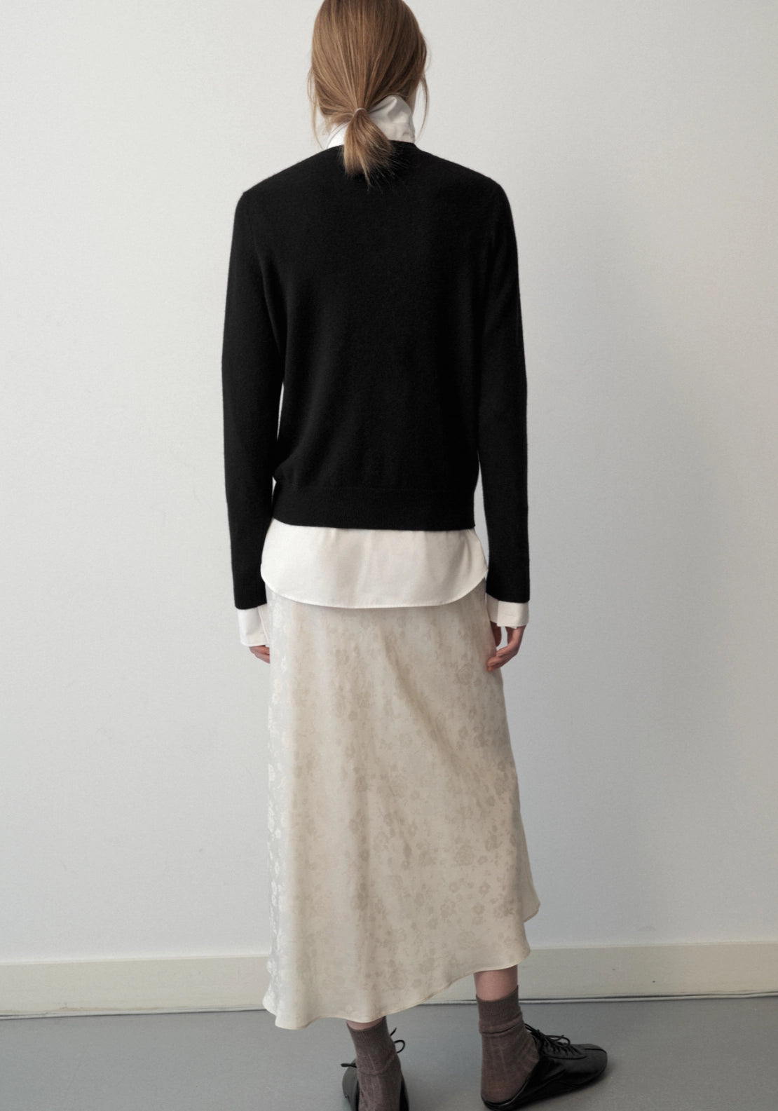 100% Cashmere Round Neck Sweater - Black