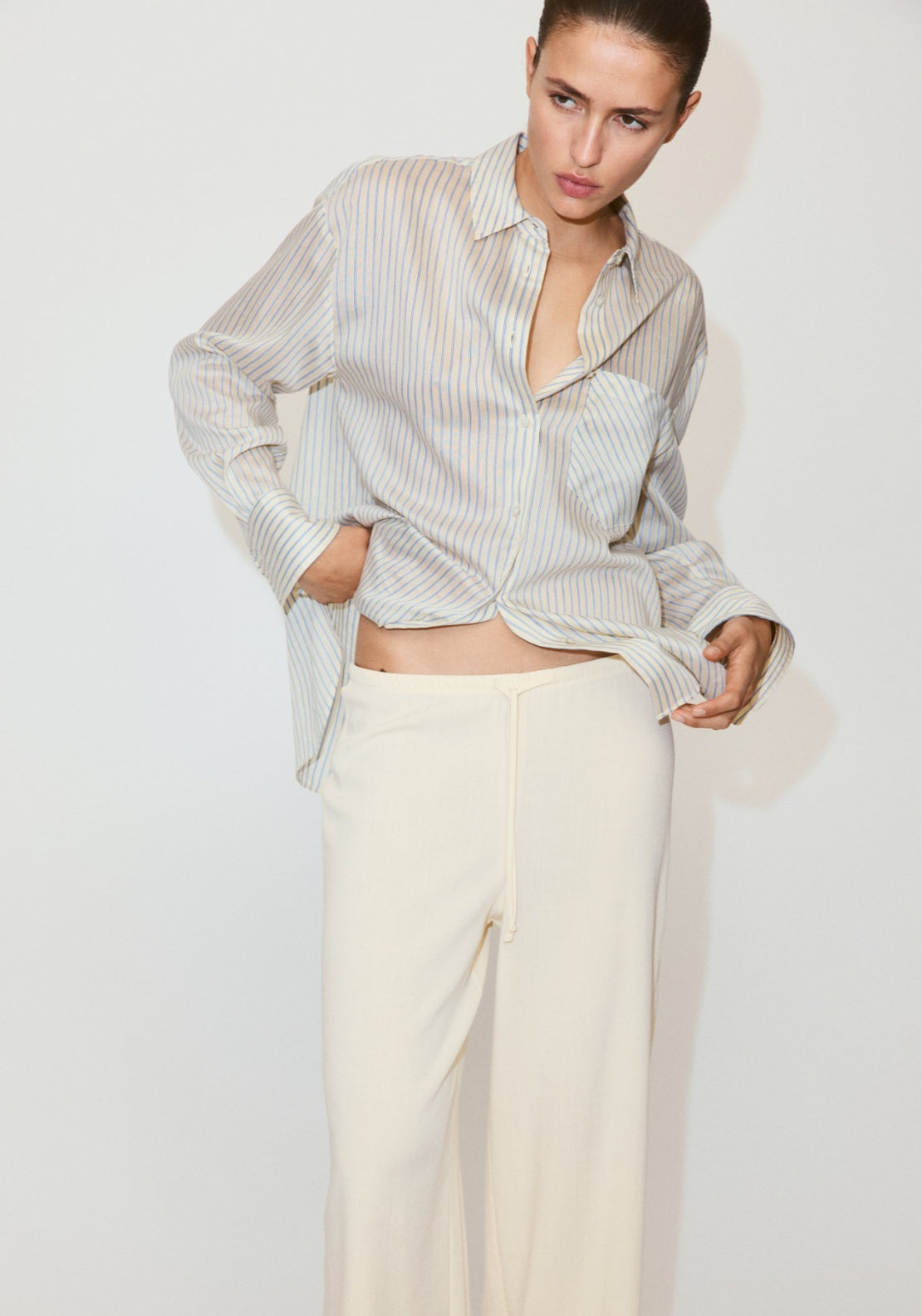 Straight Mid Rise Trousers - Cream