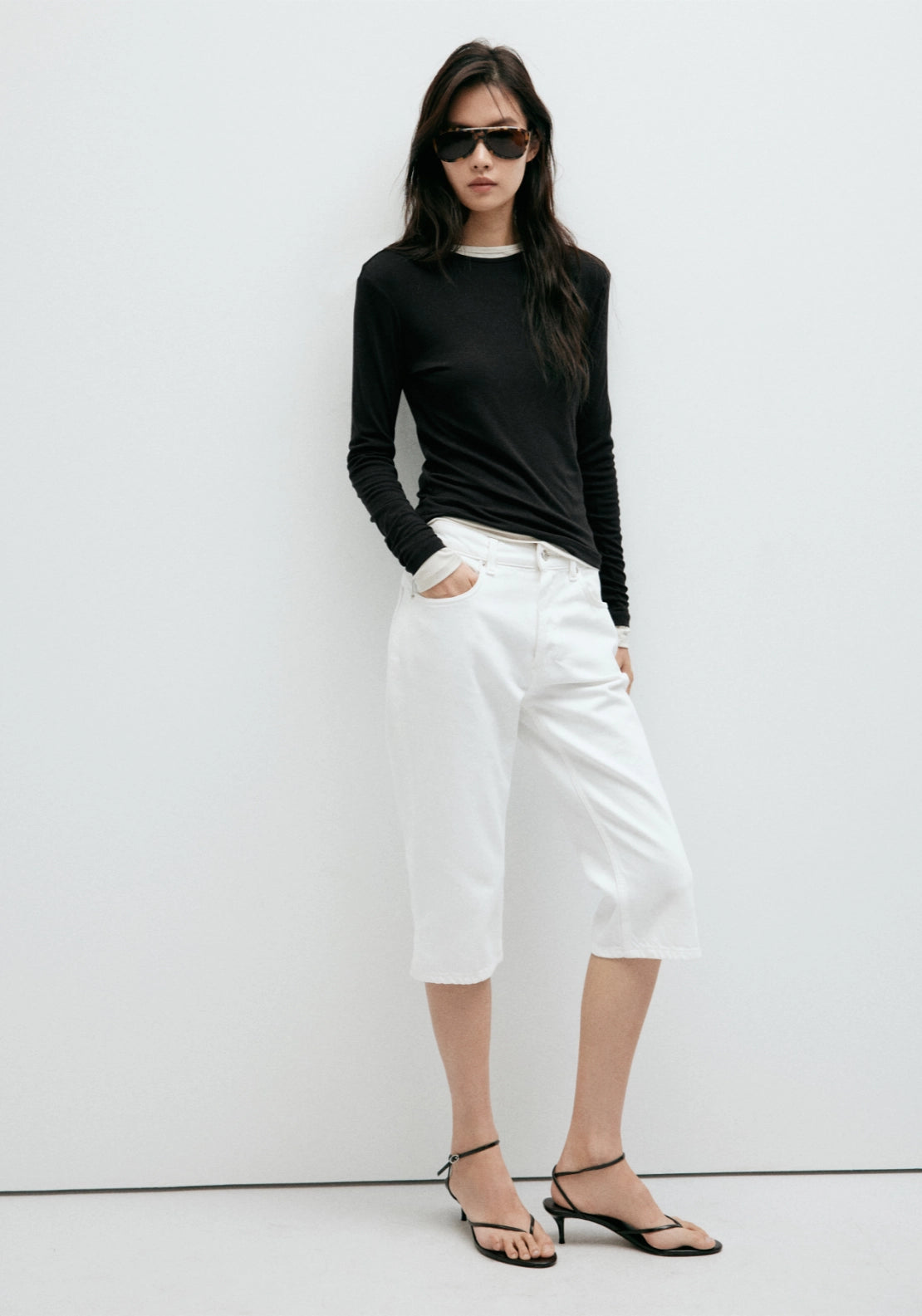 Long Sleeved Fitted T-Shirt - Black