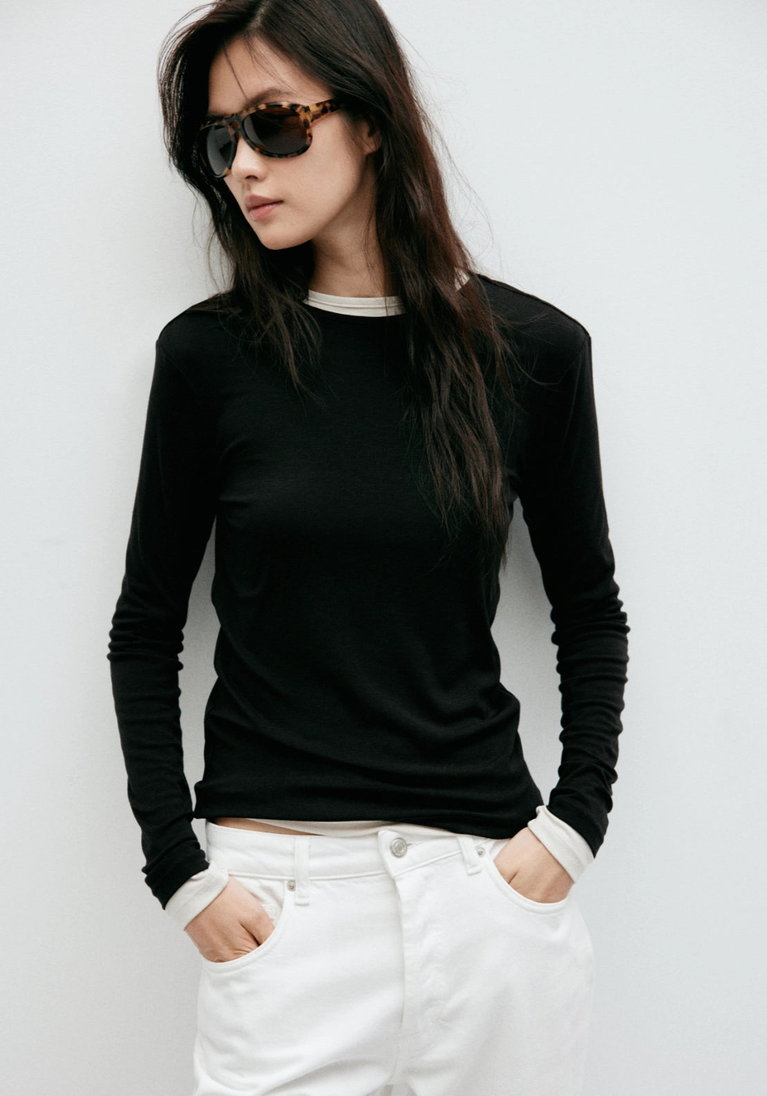 Long Sleeved Fitted T-Shirt - Black