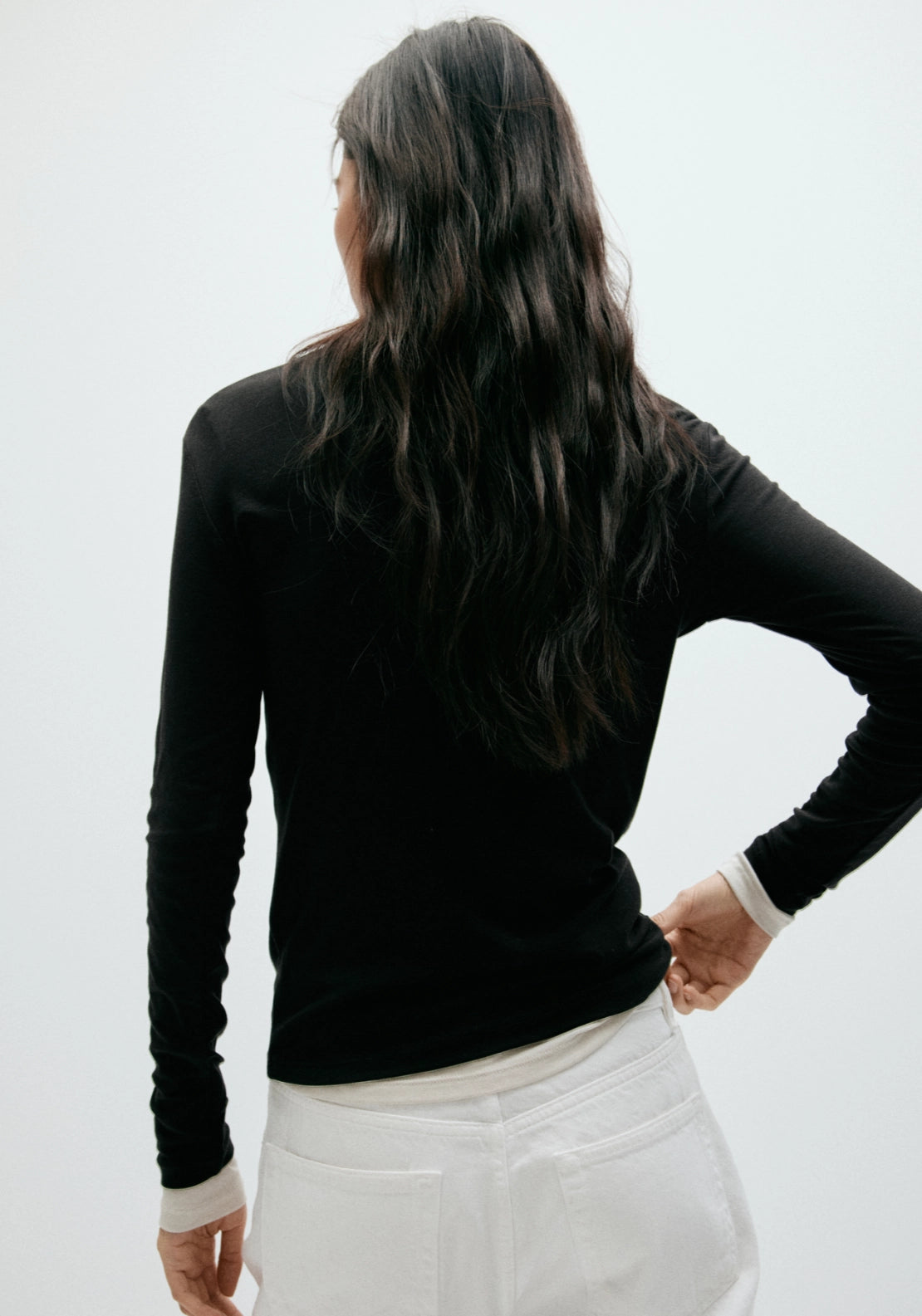 Long Sleeved Fitted T-Shirt - Black