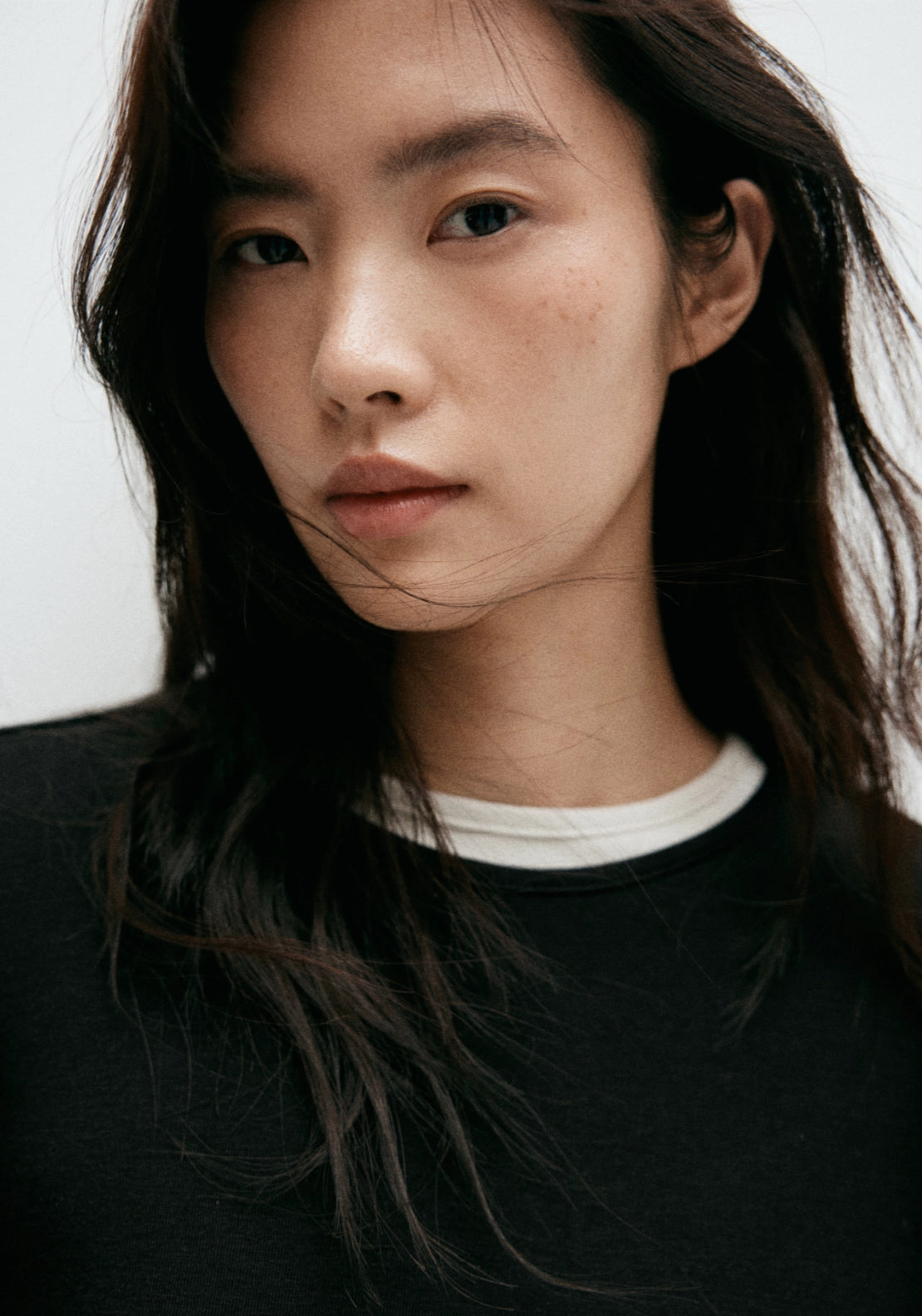 Long Sleeved Fitted T-Shirt - Black