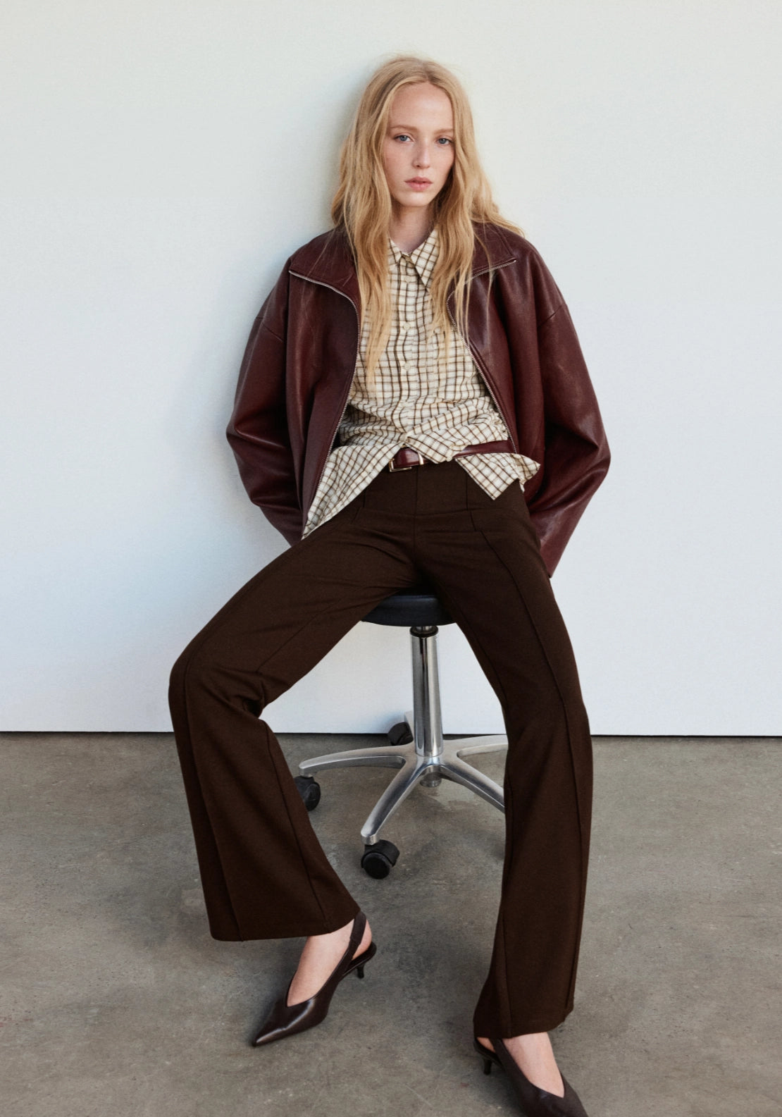 Straight Leg Leggings With Seams - Brown