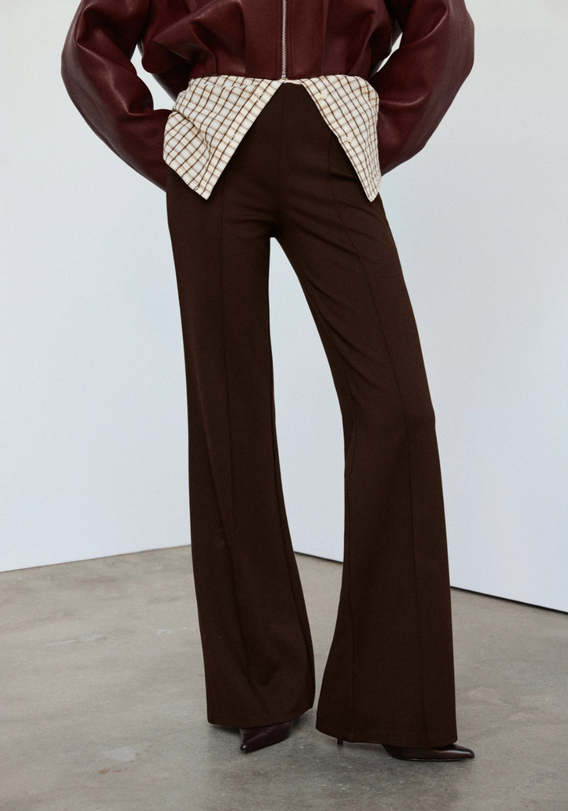 Straight Leg Leggings With Seams - Brown