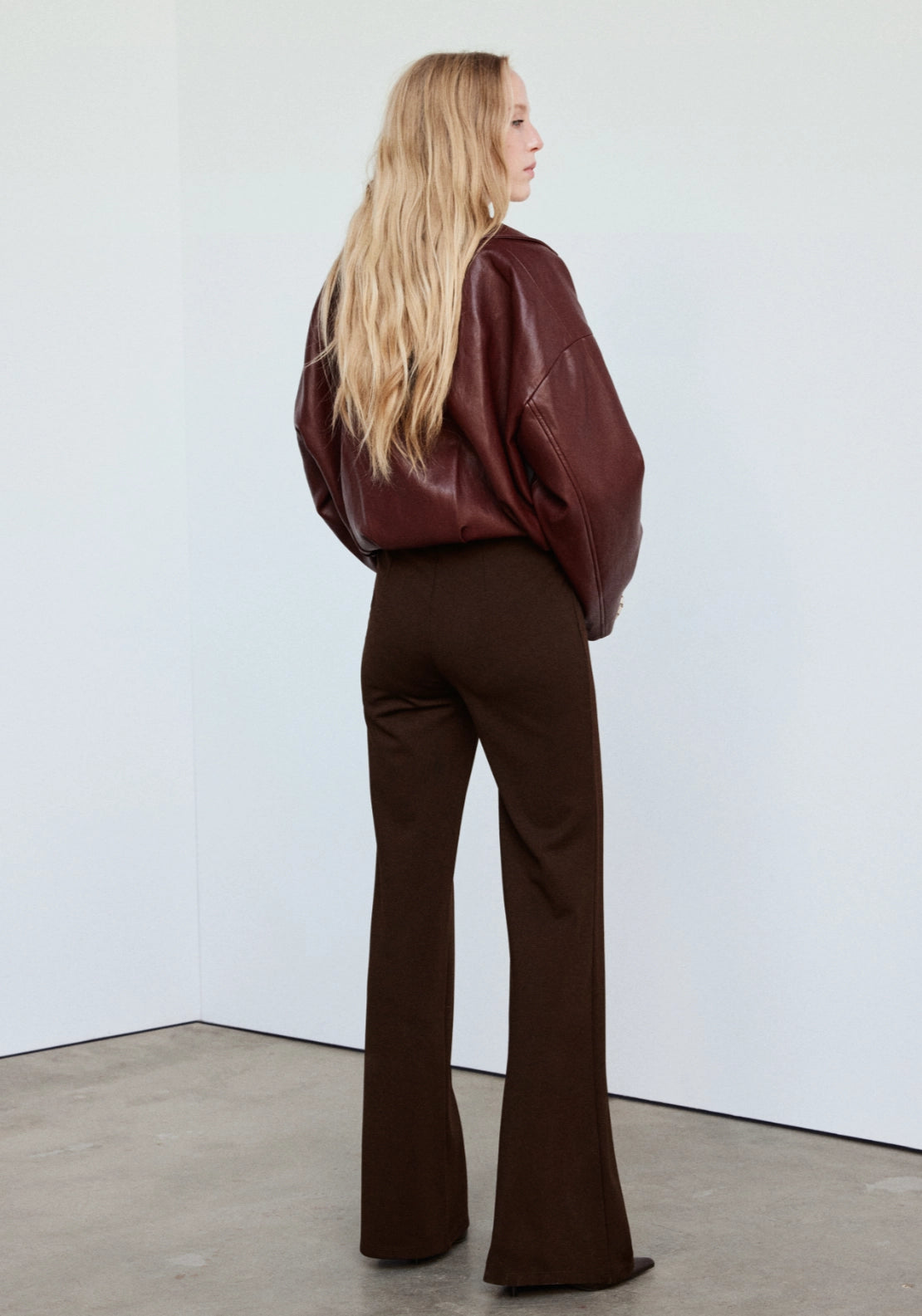 Straight Leg Leggings With Seams - Brown