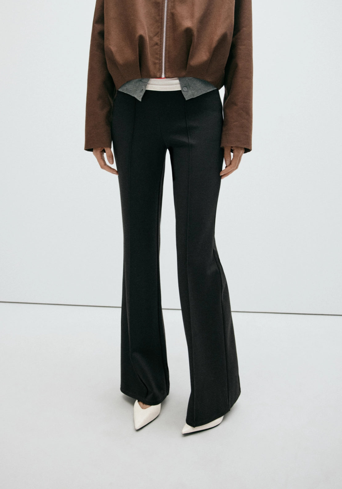 Straight Leg Leggings With Seams - Black