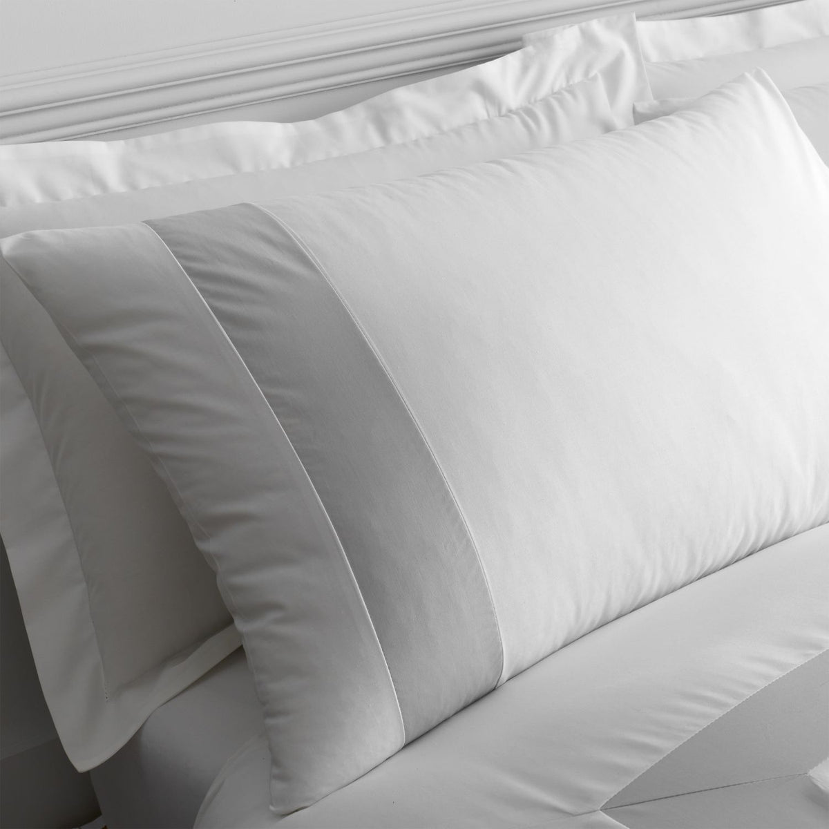 Tailored 180 Thread Count Cotton Duvet Cover Set - White / Silver