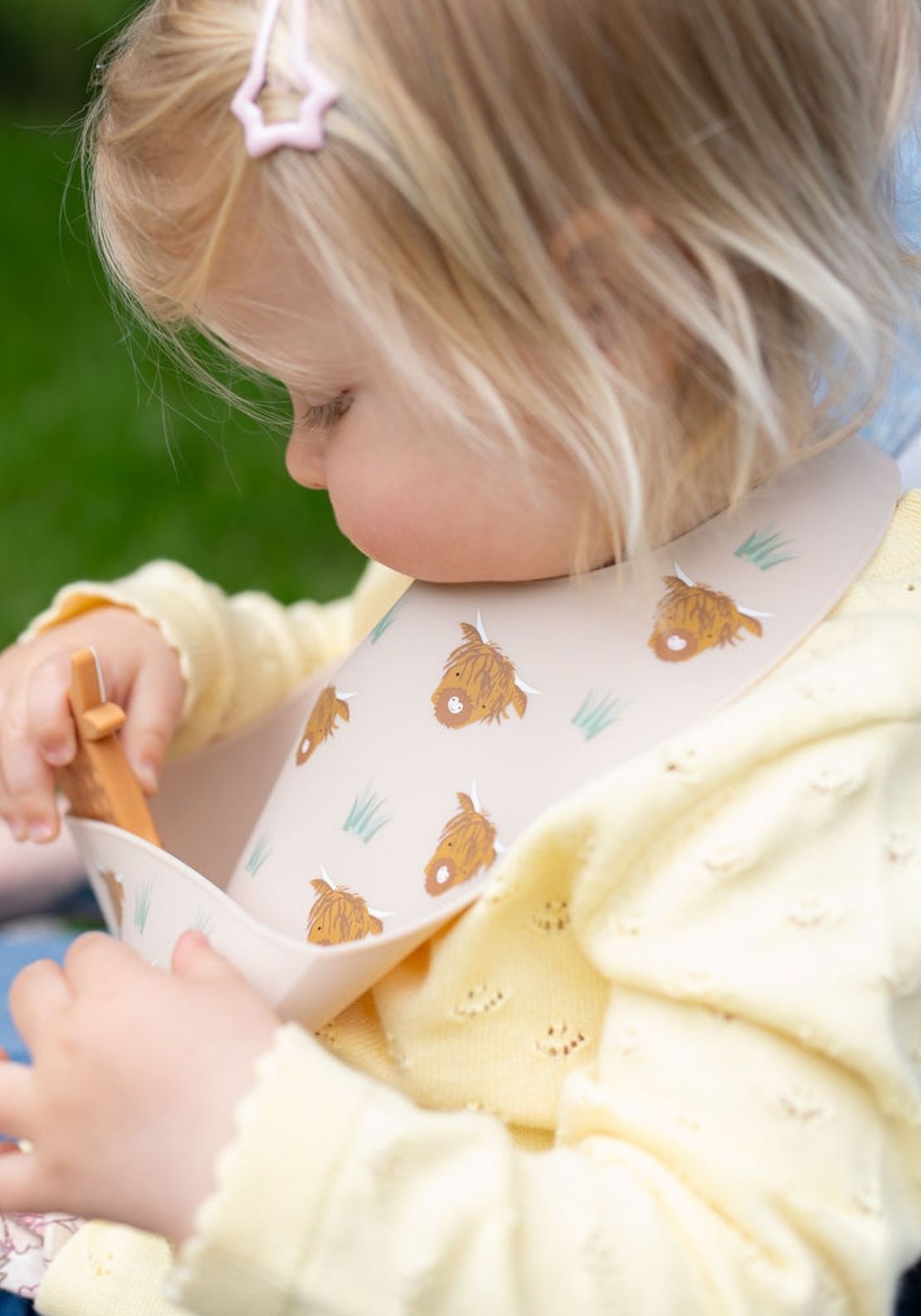 Silicone Highland Cow Print Bib - Pink