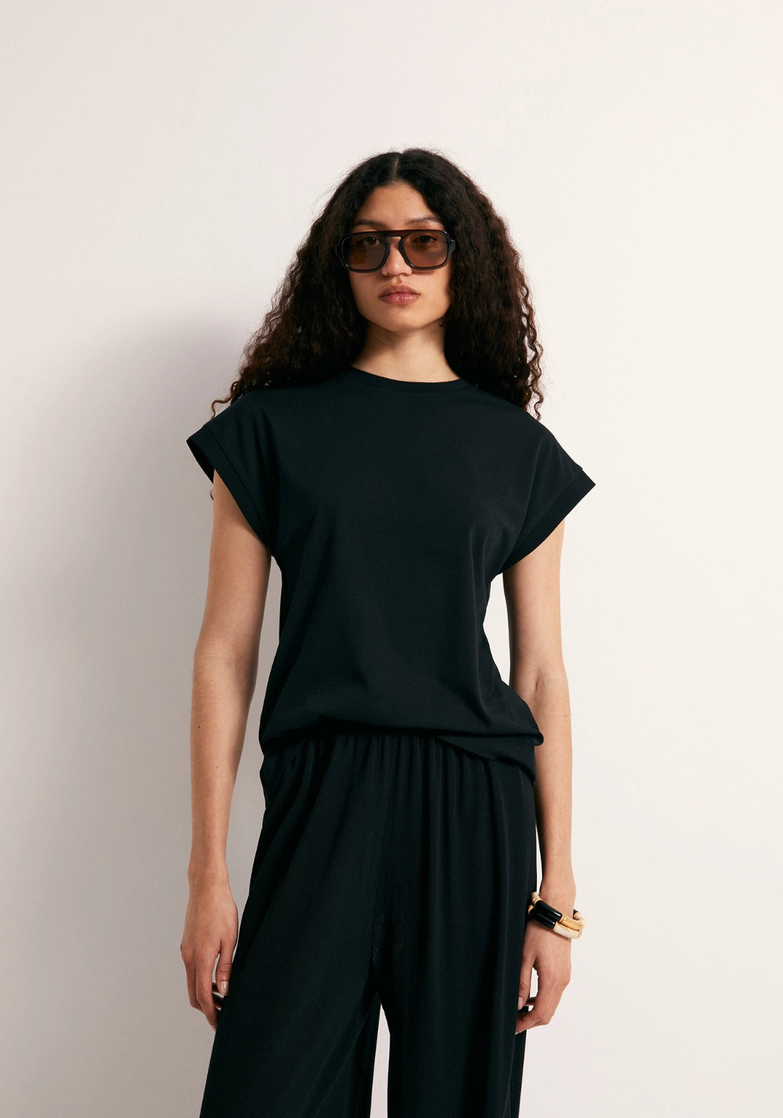Solid-Colour Essential T-Shirt - Black