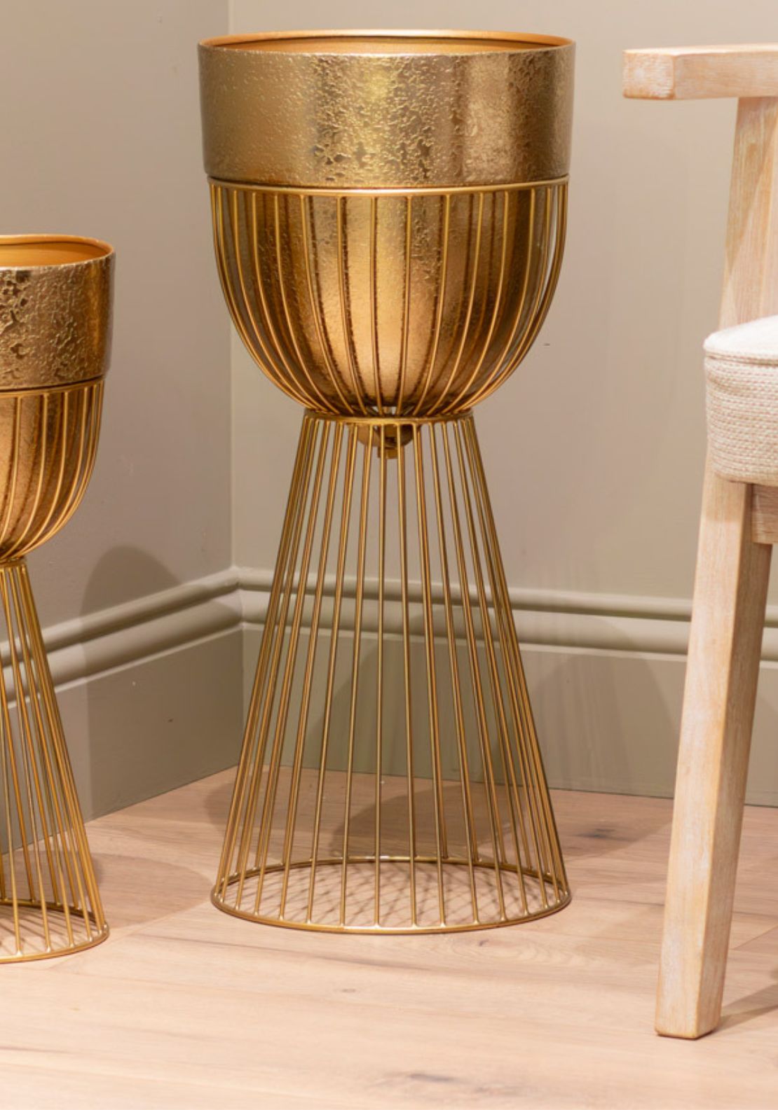 Gold Raised Planter With Wire Stand Large - Gold
