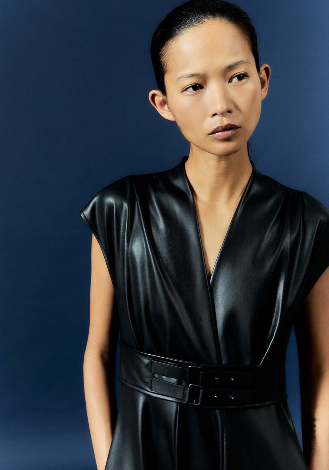 Waist Tabs Dress - Black