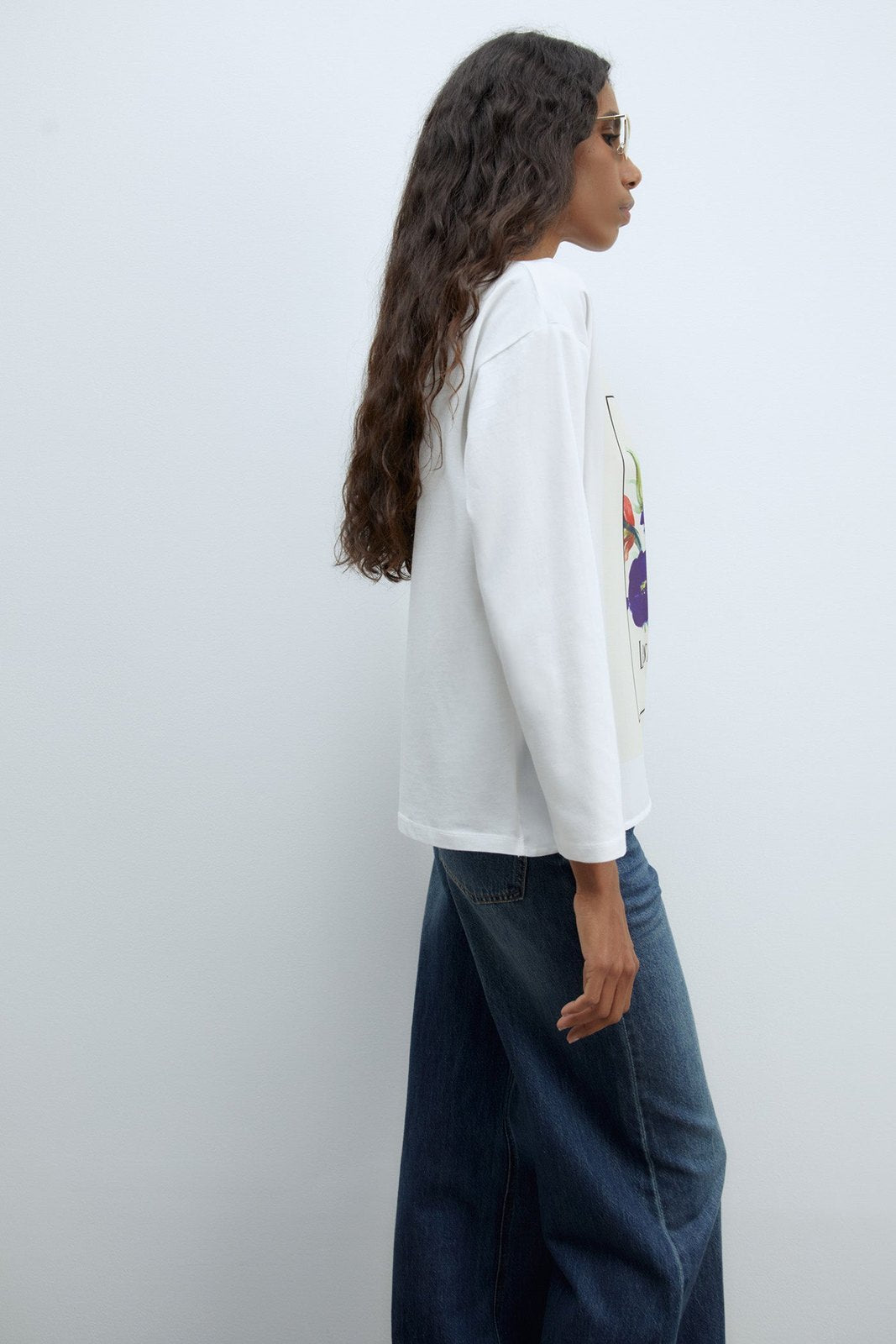 Sfera Graphic-print long-sleeved T-shirt - White 3 Shaws Department Stores