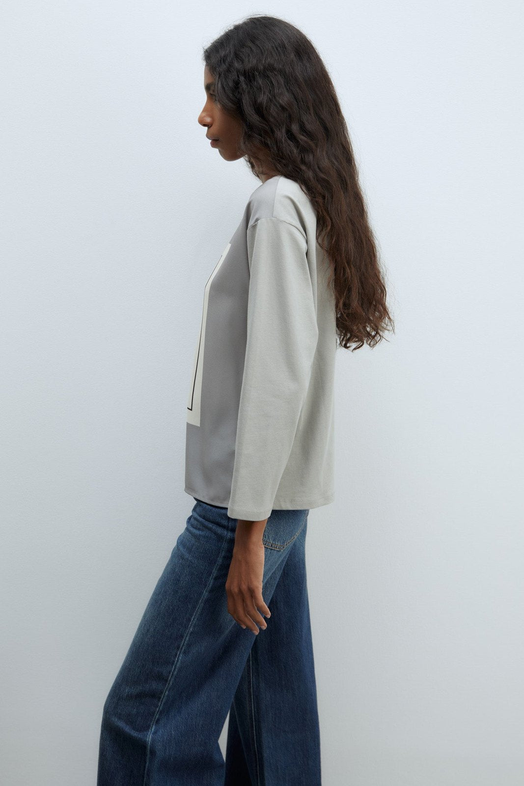 Sfera Graphic-print long-sleeved T-shirt - Light Grey 3 Shaws Department Stores