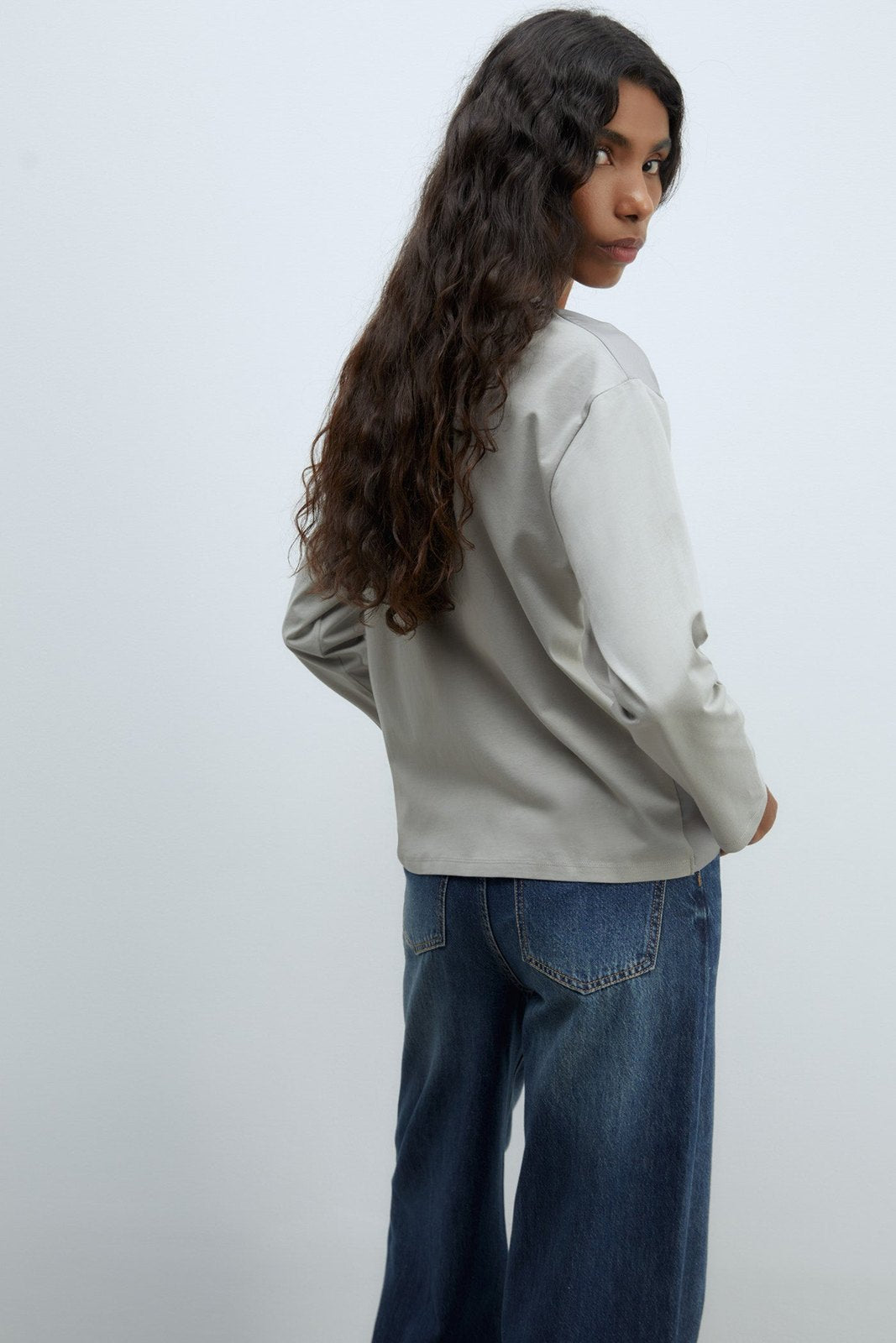 Sfera Graphic-print long-sleeved T-shirt - Light Grey 5 Shaws Department Stores