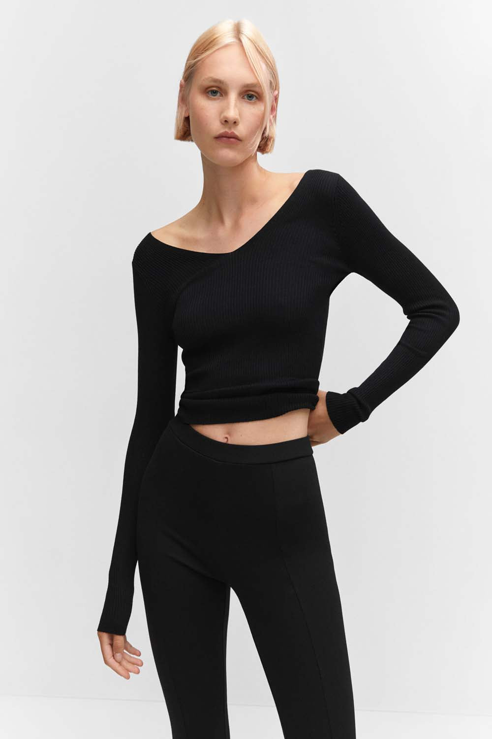Ribbed jumper with low-cut back