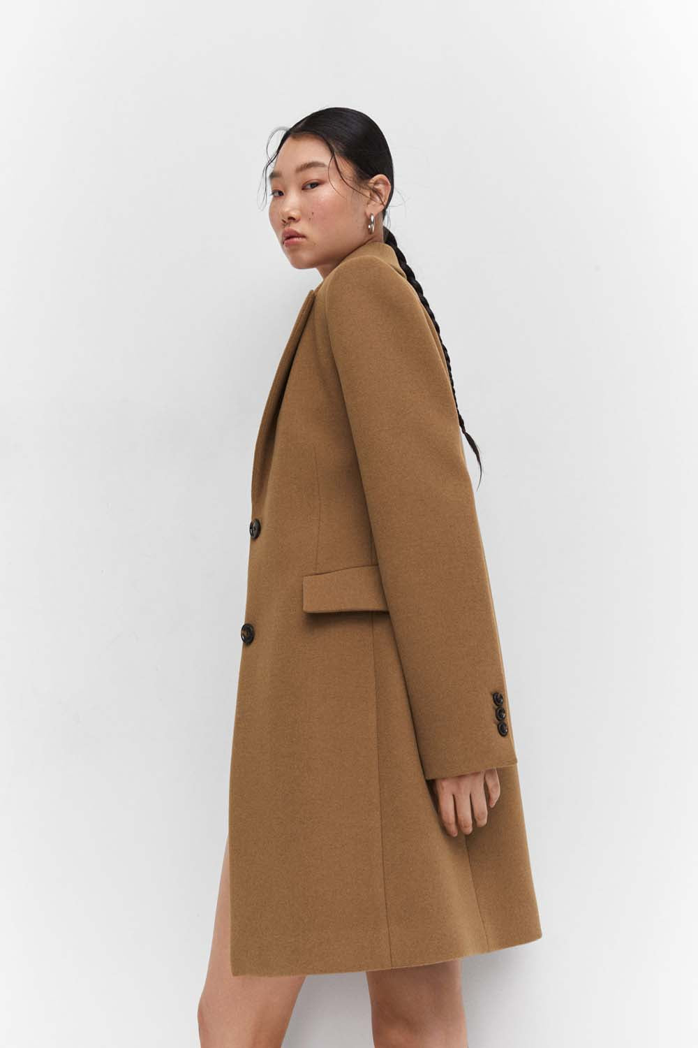 Lapelled straight-cut coat