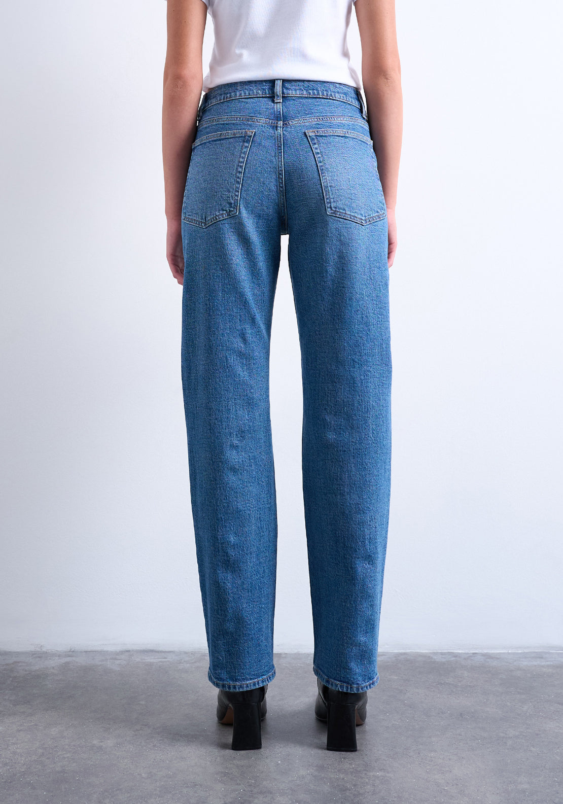 Karla Medium Rise StraightJeans - Medium Blue Denim
