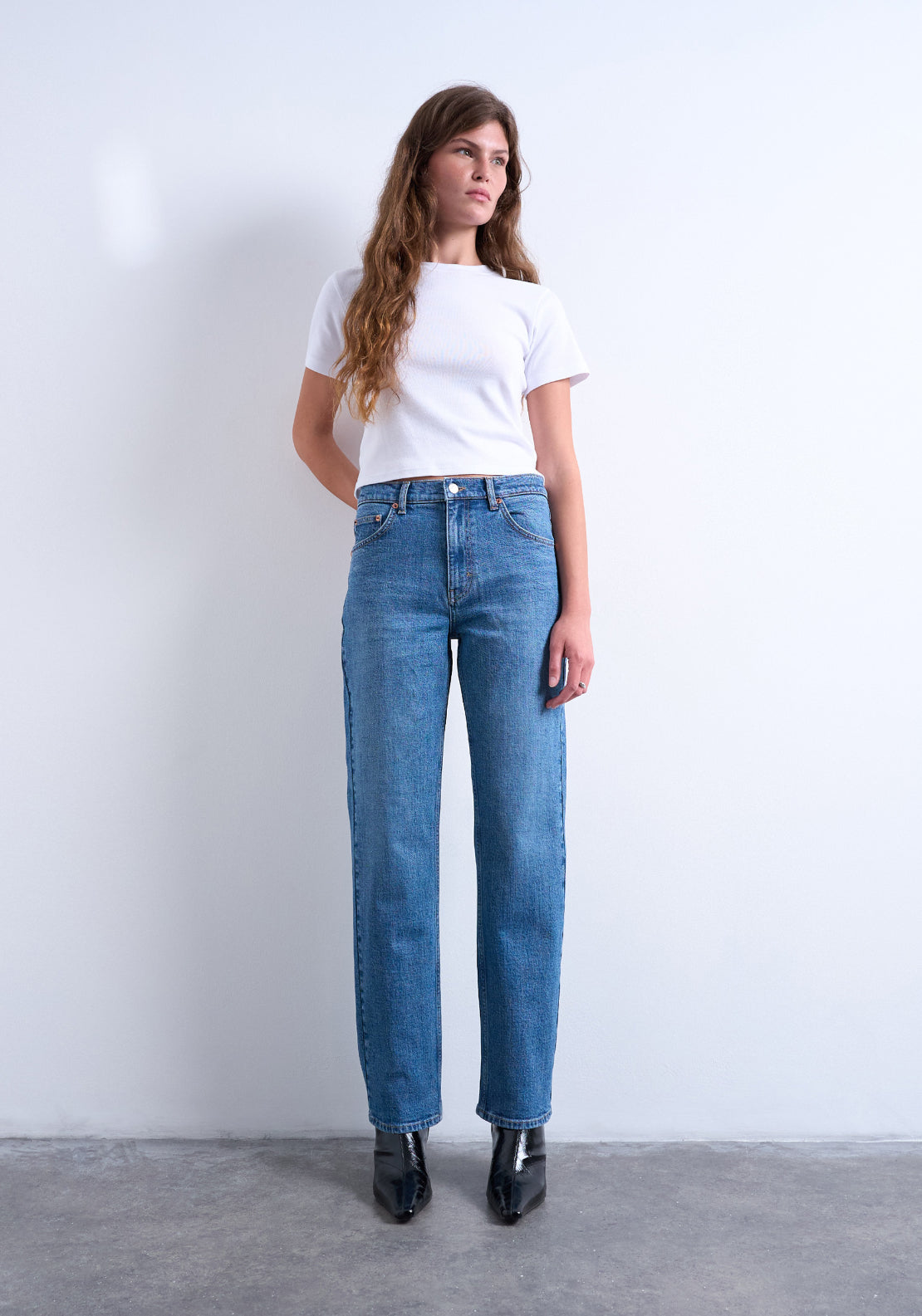 Karla Medium Rise StraightJeans - Medium Blue Denim