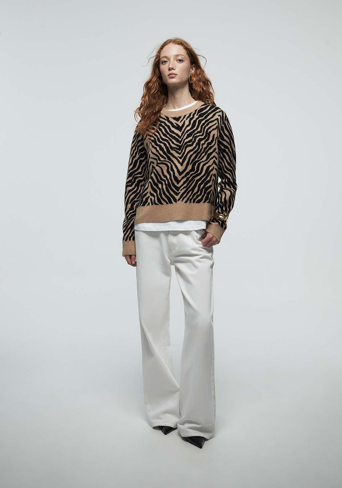 Round Neck Sweater - Brown