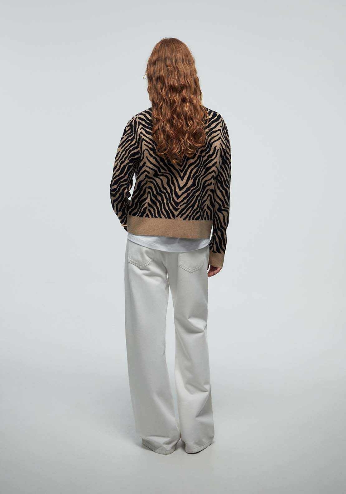 Round Neck Sweater - Brown