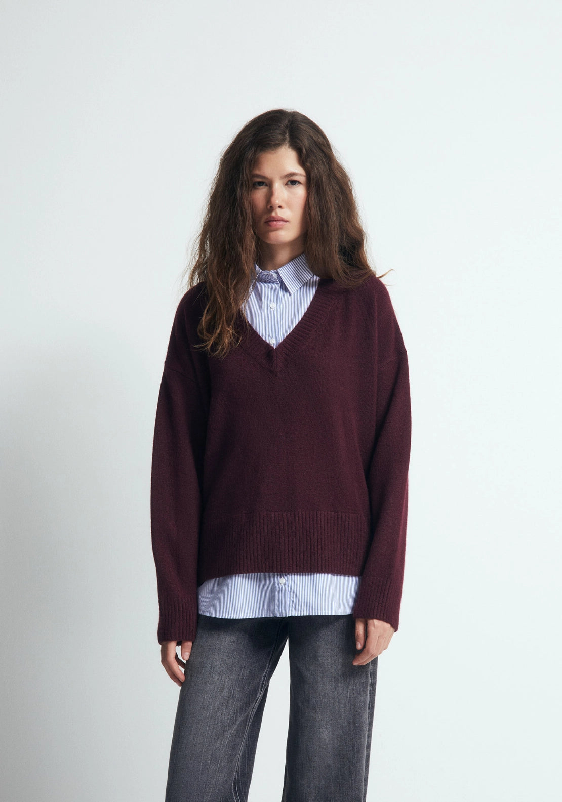 Mixed Fabric V-Neck Sweater - Red
