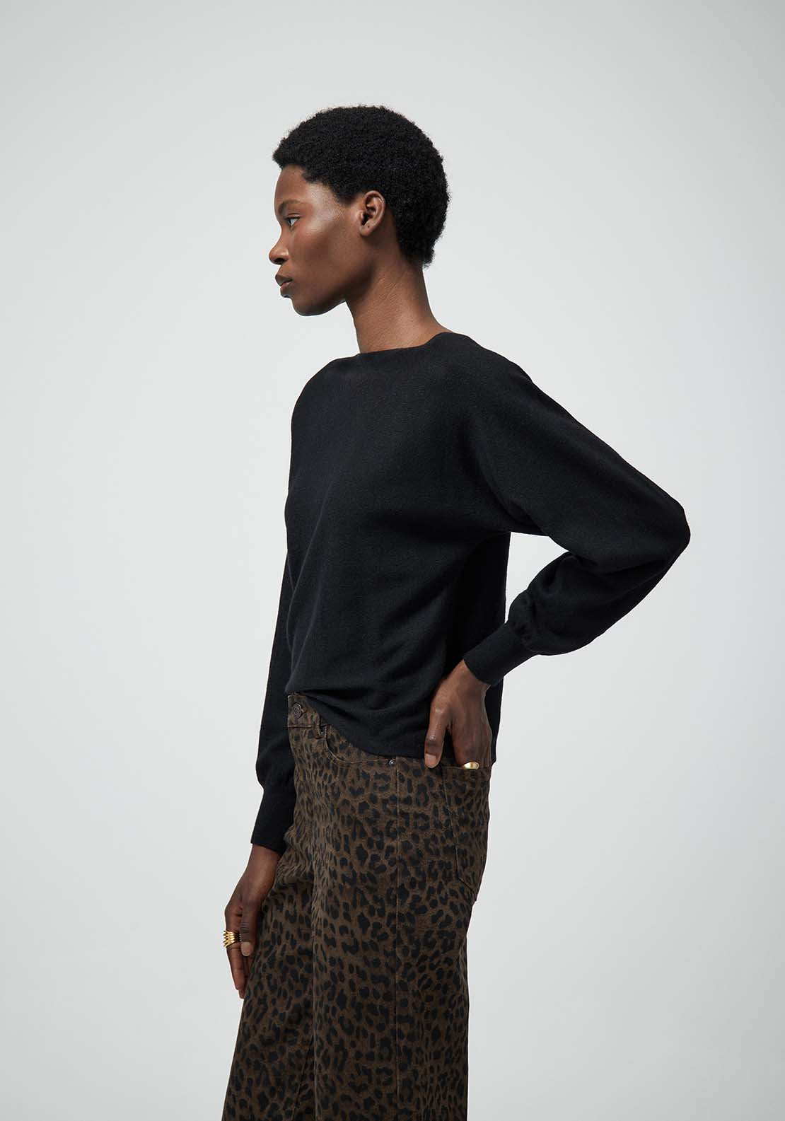 Scoop Neck Sweater - Black