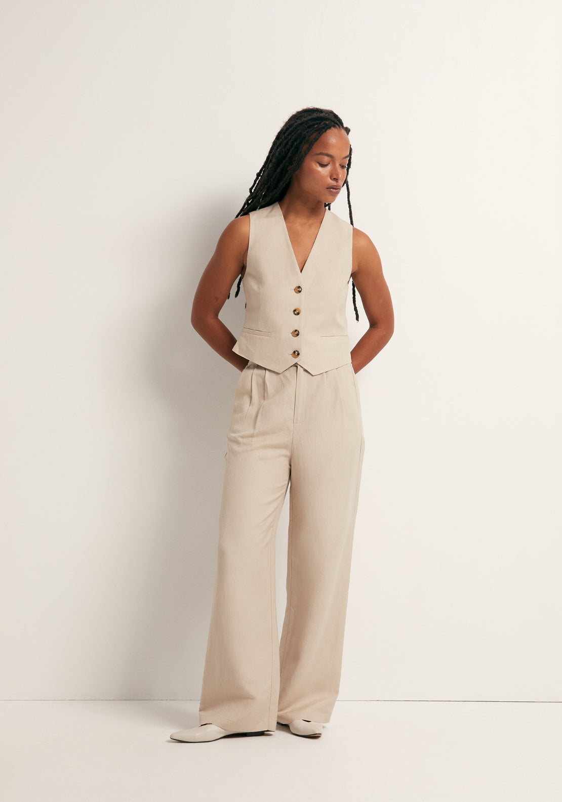 Pointed Hem Linen Waistcoat - Beige