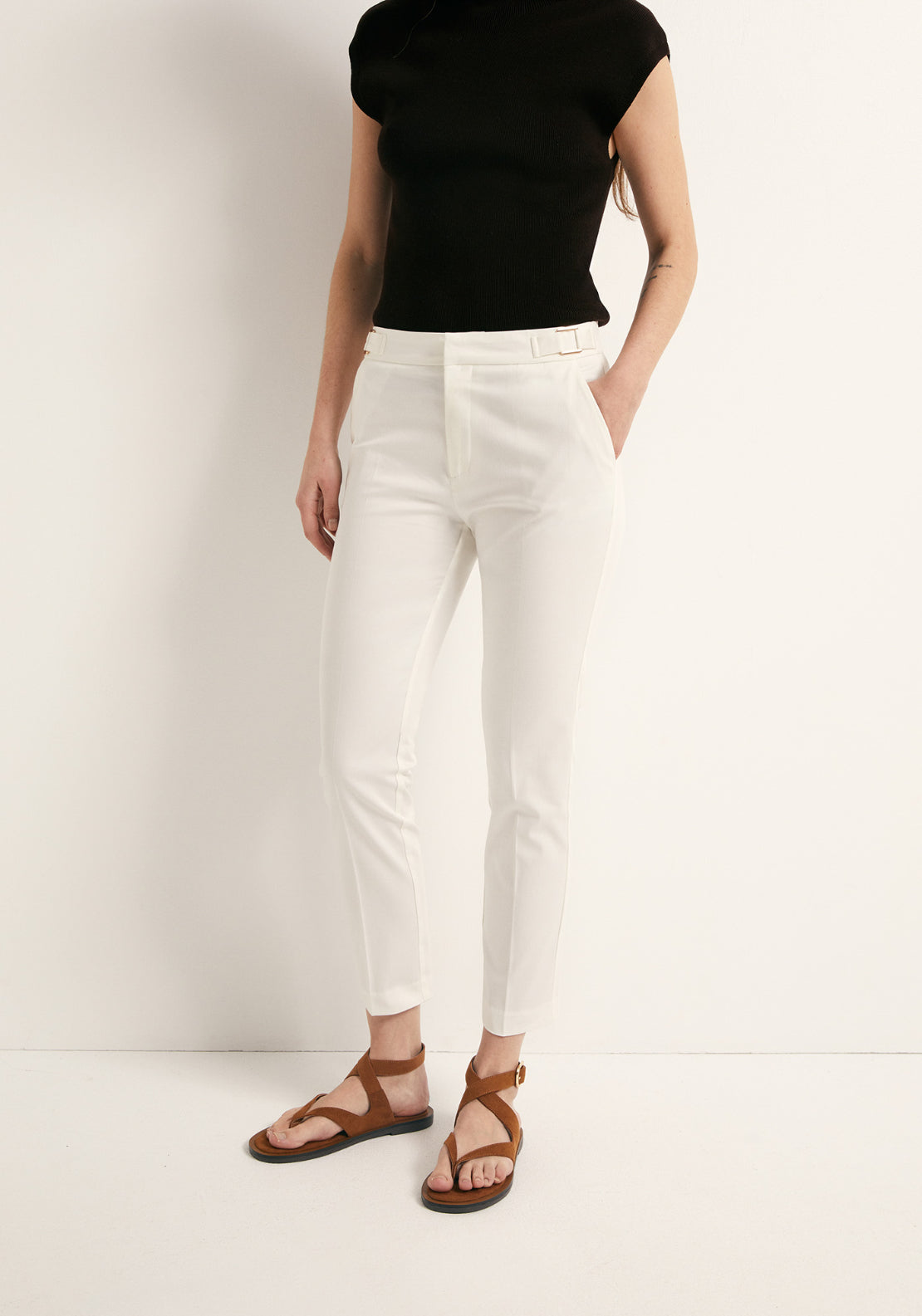 Buckle Detail Capri Trousers - White