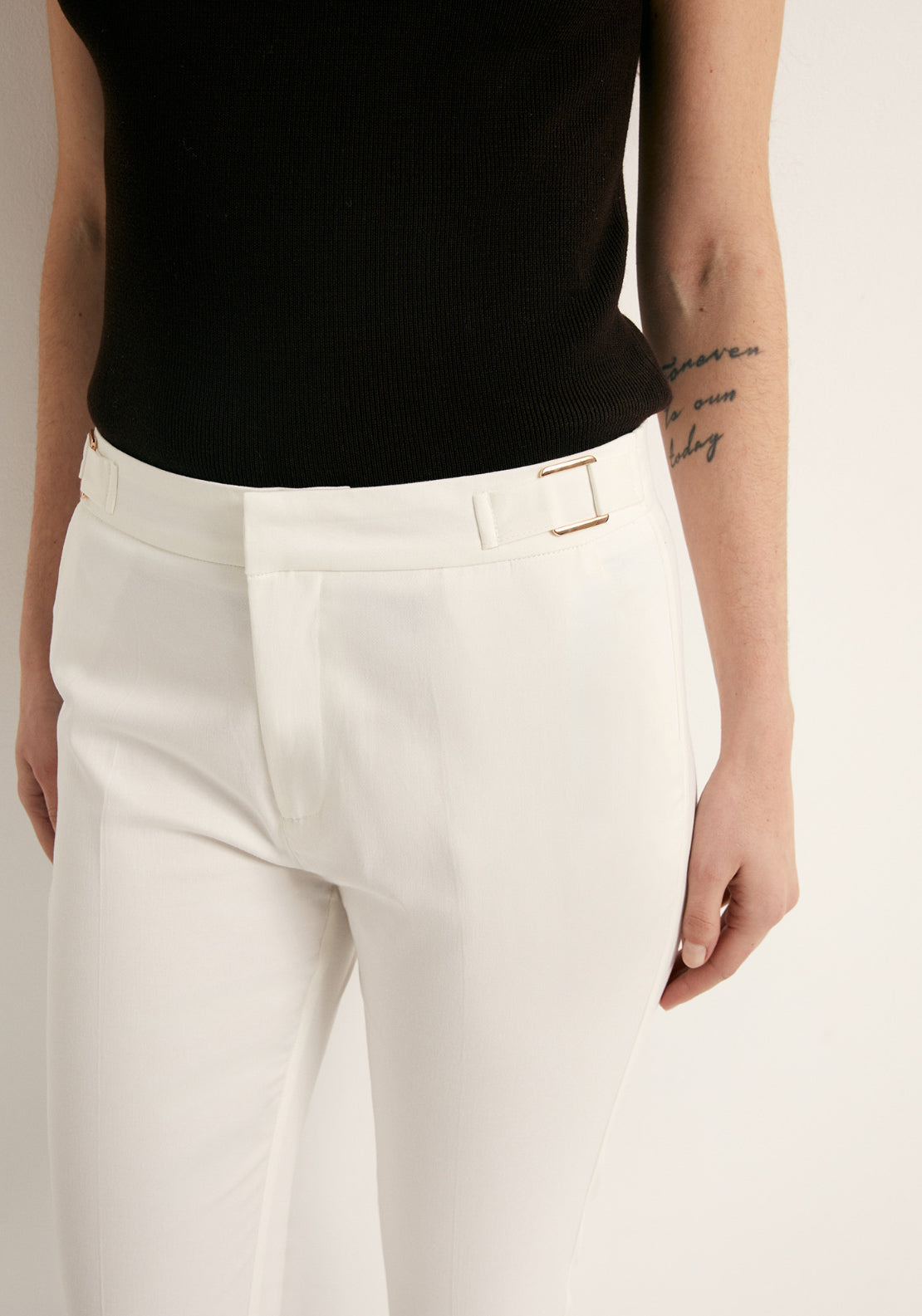 Buckle Detail Capri Trousers - White