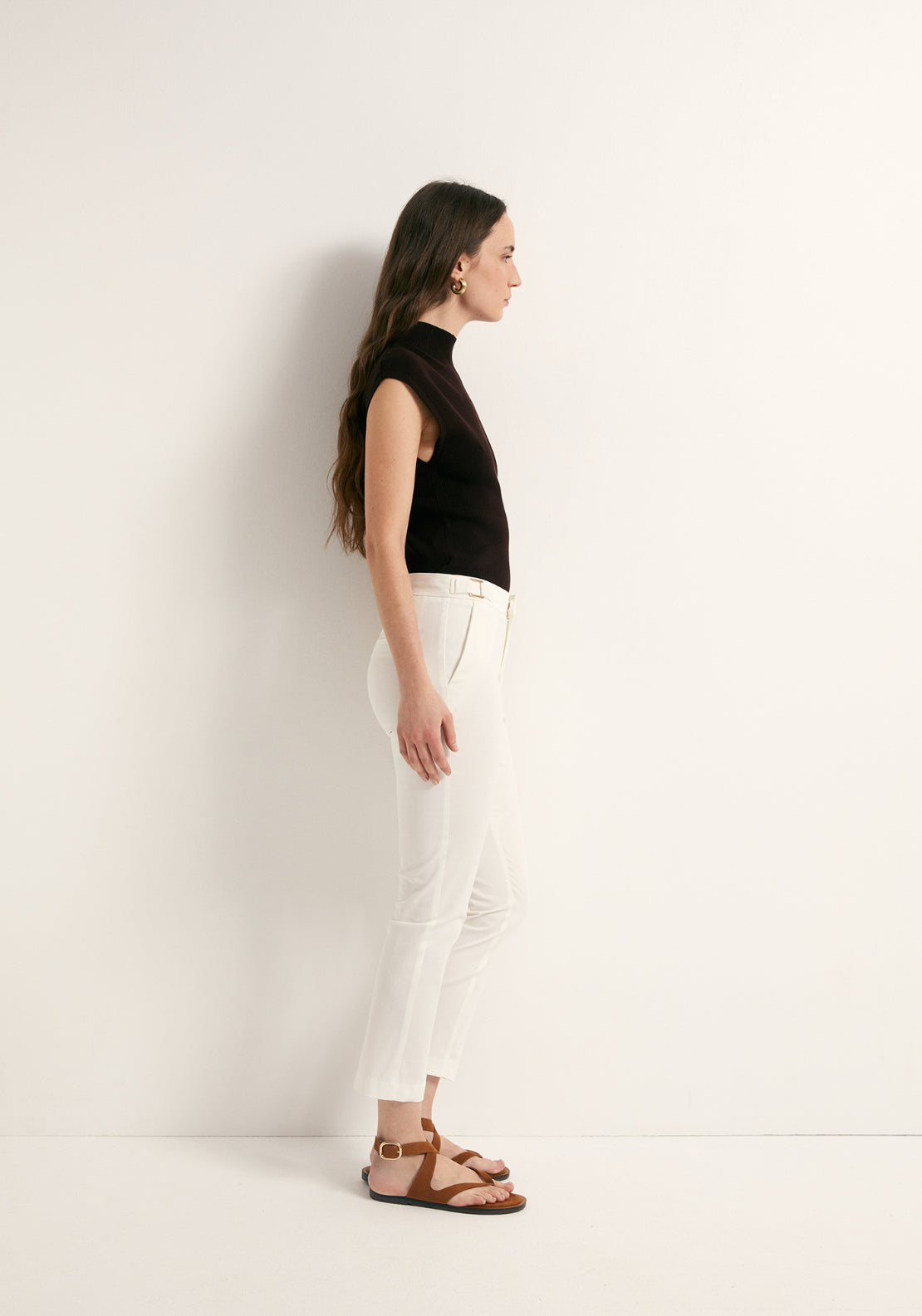 Buckle Detail Capri Trousers - White