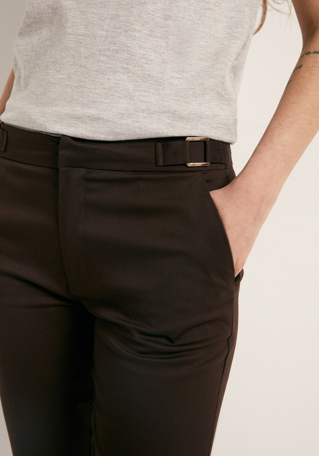 Buckle Detail Capri Trousers - Brown