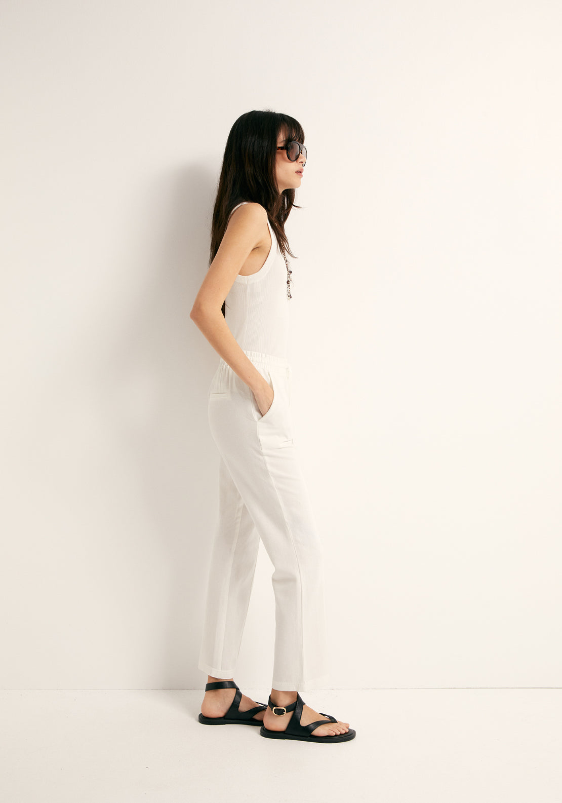 Loose-Fit Linen Trousers - White