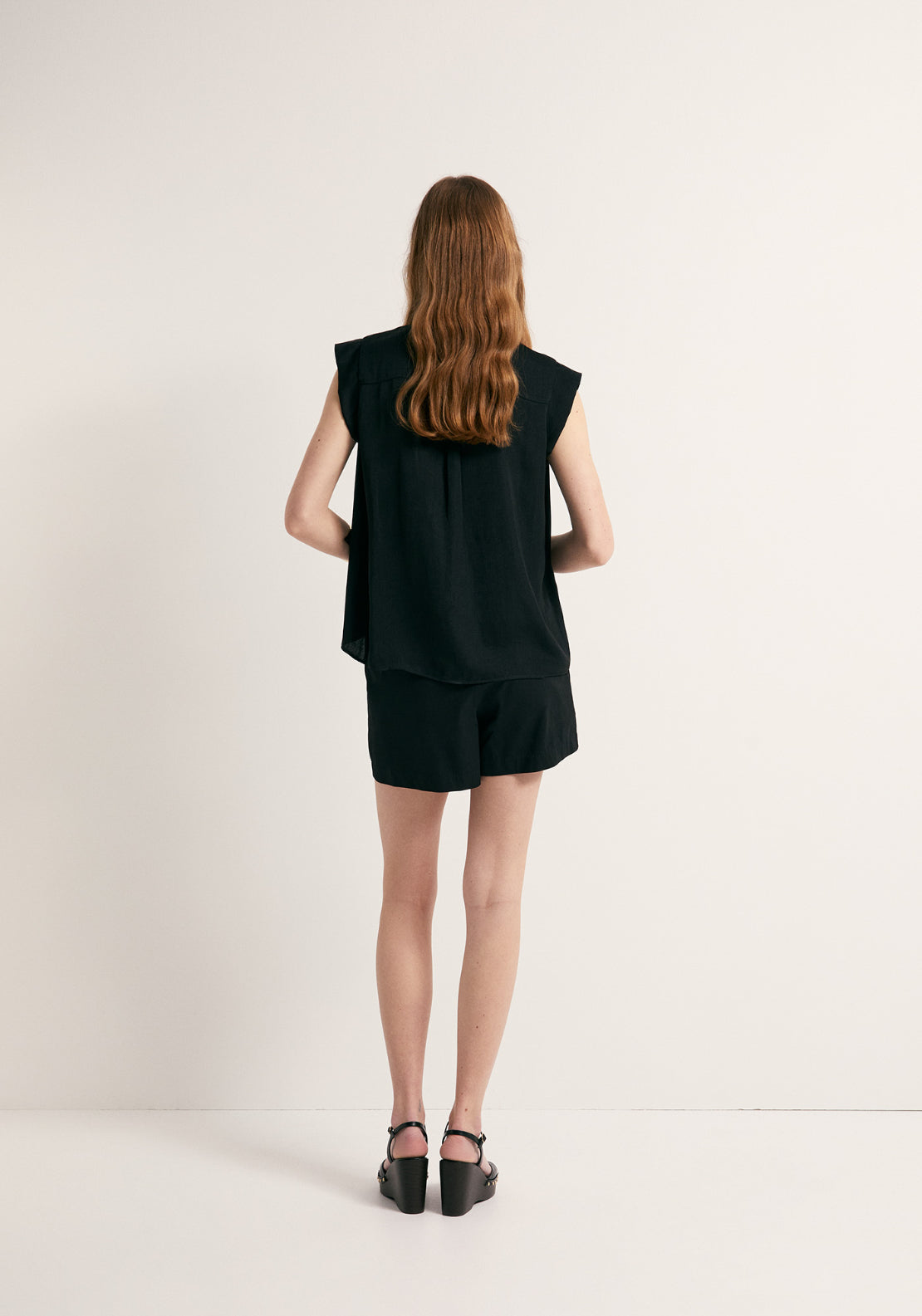 Basic Sleeveless Top With V Neck Top - Black