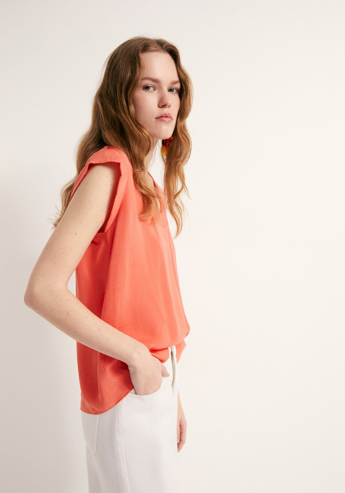 Basic Sleeveless Top With V Neck Top - Red