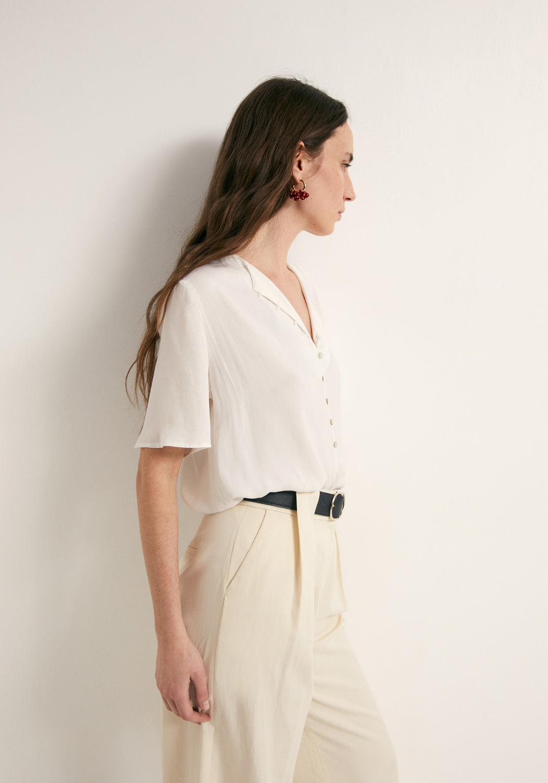 Short-Sleeved V-Neck Blouse - White