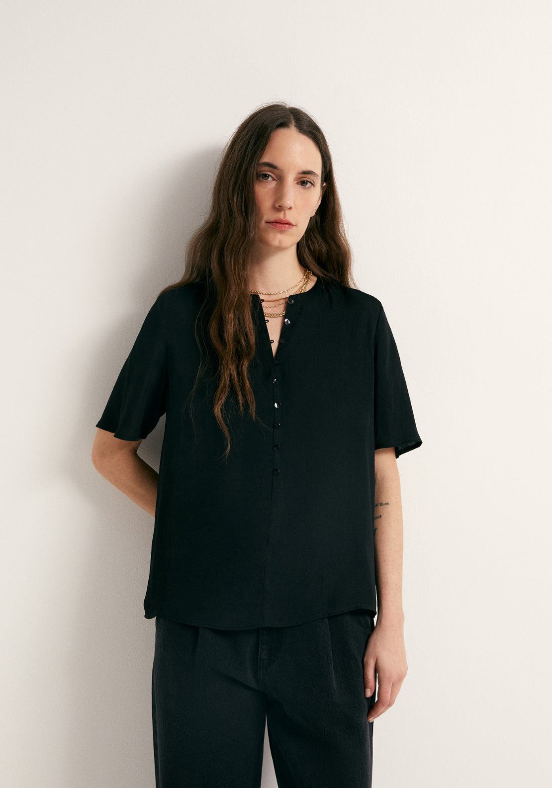 Short-Sleeved V-Neck Blouse - Black